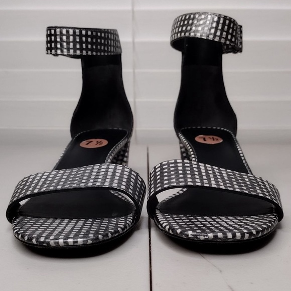 Vince Rita Checkered Sz 7.5 Leather Minimalist Contemporary Ankle Strap Sandals - Picture 4 of 16